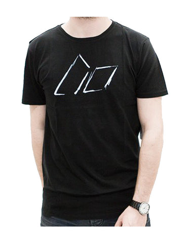 Macbeth Pennant Outline Black T-Shirt